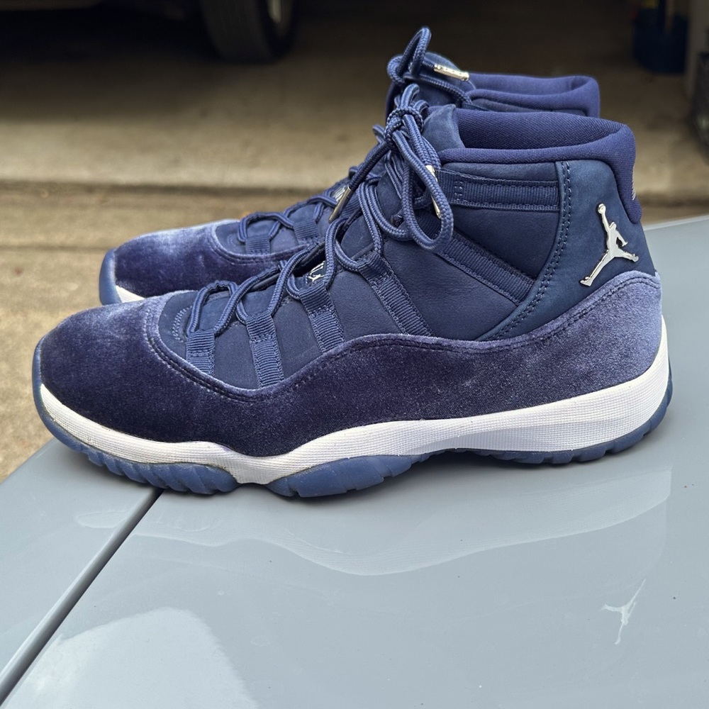 Air Jordan 11 Midnight Navy. Size 9.5/ Eur 41